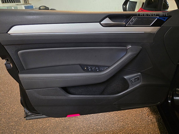 Volkswagen Passat 10 of 25