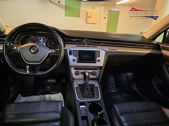Volkswagen Passat 22 of 25