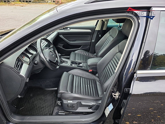 Volkswagen Passat 10 of 23