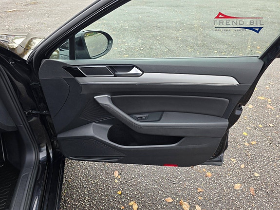 Volkswagen Passat 17 of 23