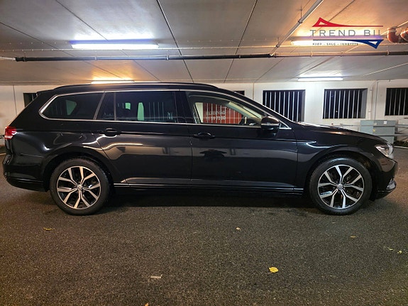 Volkswagen Passat 3 of 25