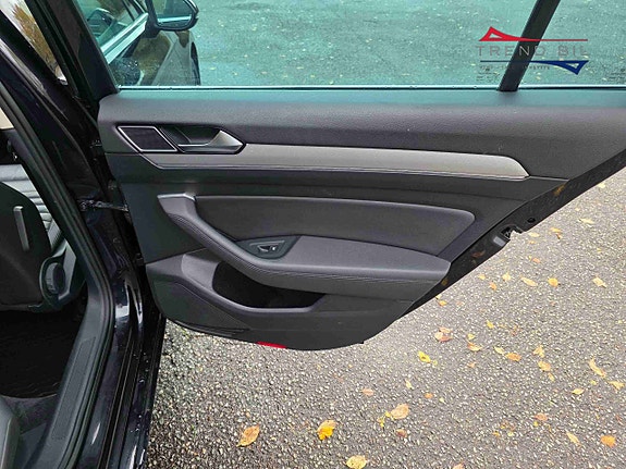 Volkswagen Passat 15 of 23
