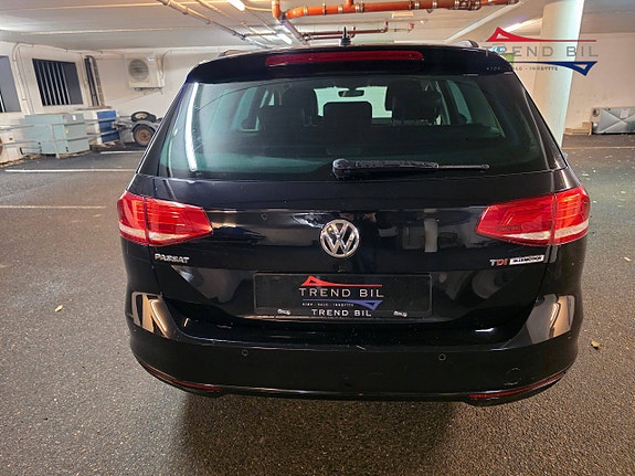 Volkswagen Passat 5 of 25