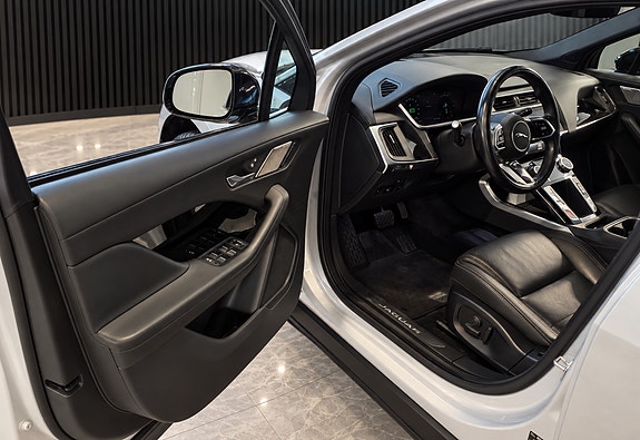Jaguar I-PACE 6 of 12