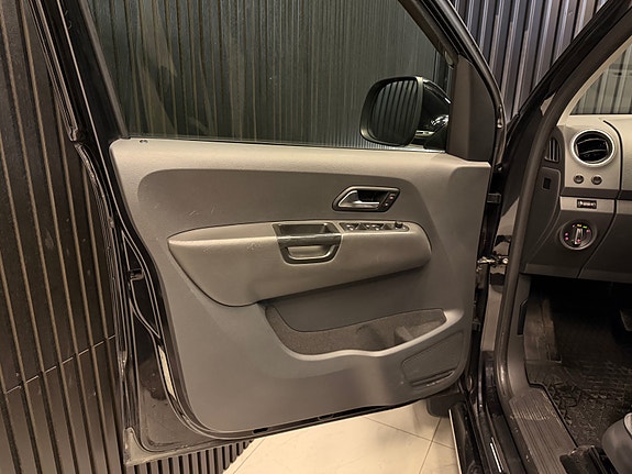 Volkswagen Amarok 19 of 30