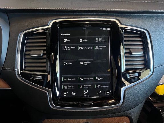 Volvo XC90 13 of 23
