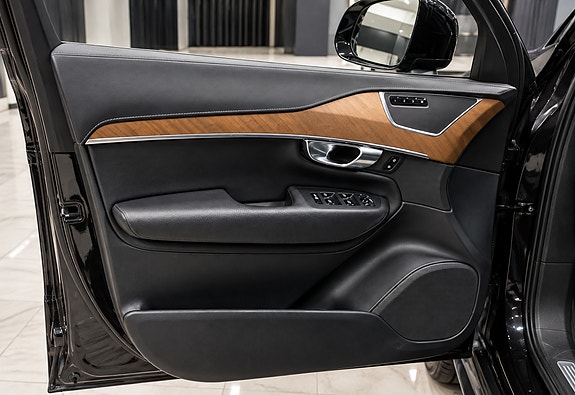 Volvo XC90 7 of 23