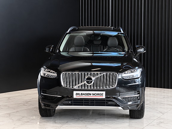 Volvo XC90 3 of 23