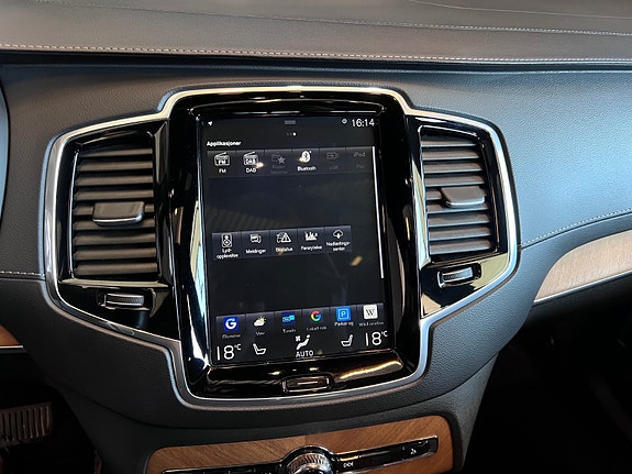 Volvo XC90 14 of 23