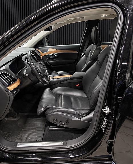 Volvo XC90 8 of 23