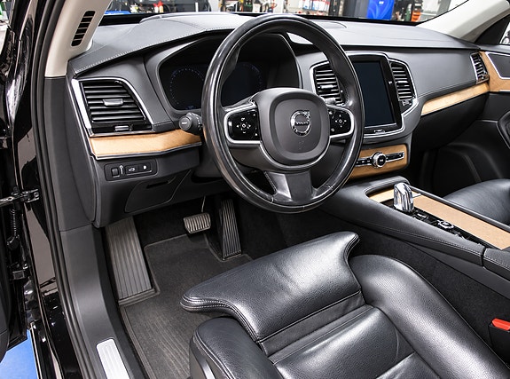 Volvo XC90 9 of 23