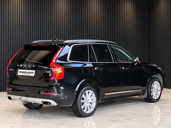 Volvo XC90 4 of 23