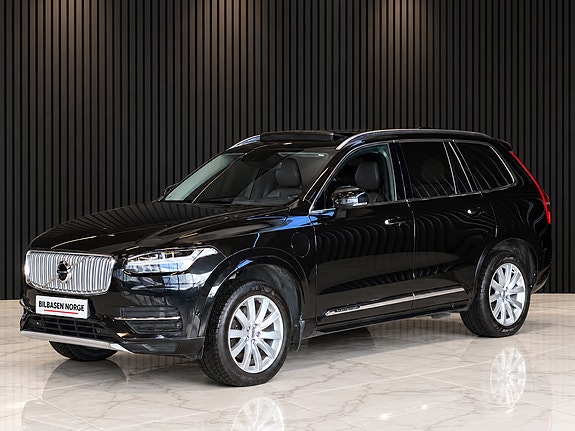 Volvo XC90 2 of 23