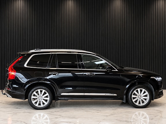 Volvo XC90 5 of 23