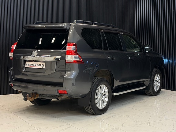 Toyota Land Cruiser 12 of 30