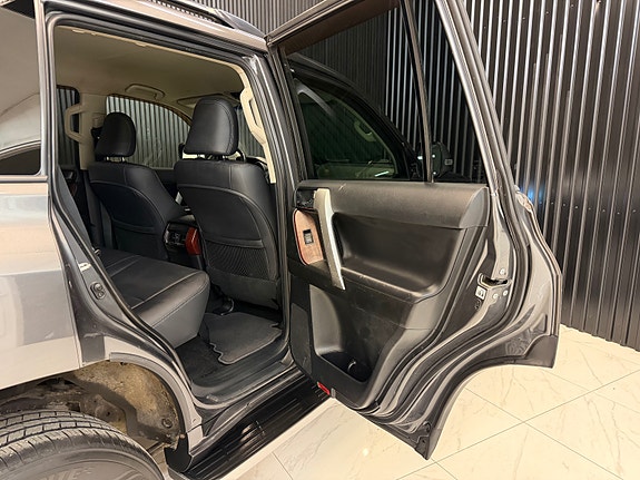 Toyota Land Cruiser 15 of 30