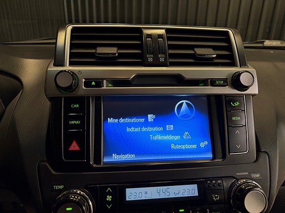 Toyota Land Cruiser 27 of 30