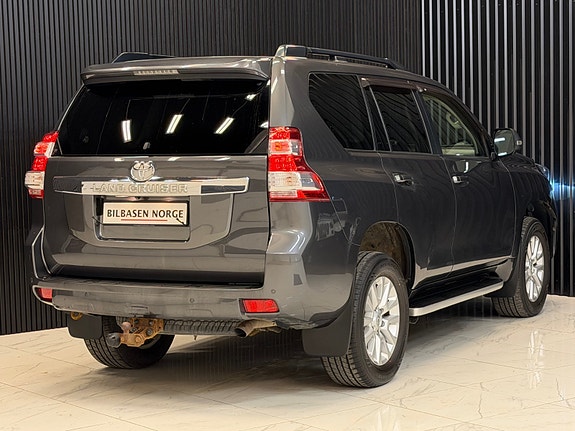Toyota Land Cruiser 10 of 30