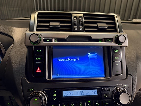 Toyota Land Cruiser 26 of 30