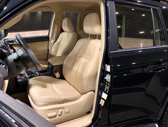 Toyota Land Cruiser 8 of 10
