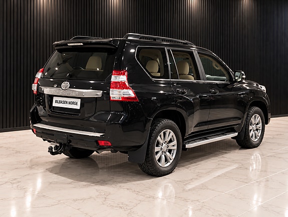 Toyota Land Cruiser 5 of 10