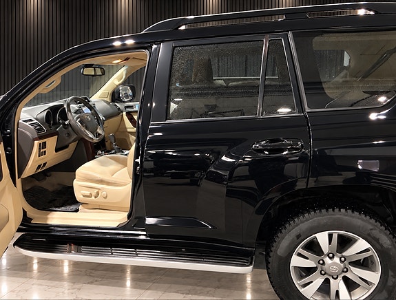 Toyota Land Cruiser 7 of 10