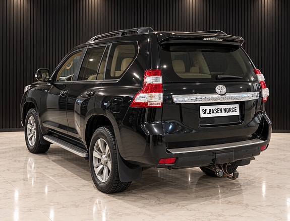 Toyota Land Cruiser 3 of 10