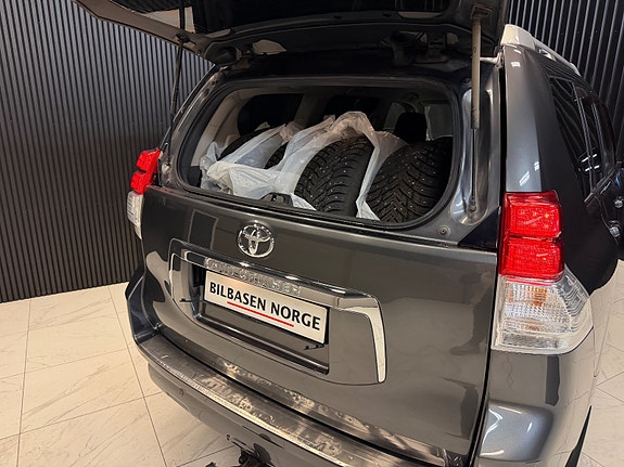 Toyota Land Cruiser 11 of 30