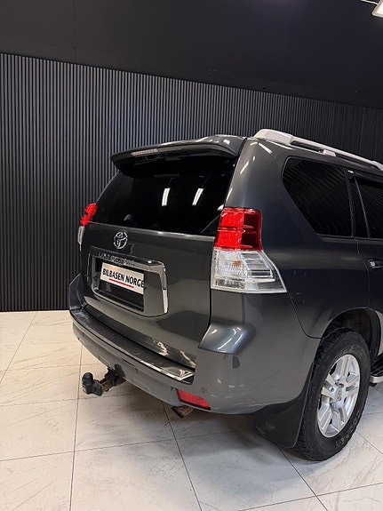 Toyota Land Cruiser 10 of 30