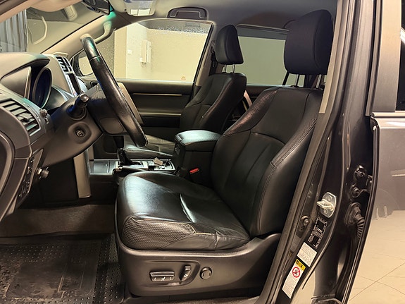 Toyota Land Cruiser 19 of 30