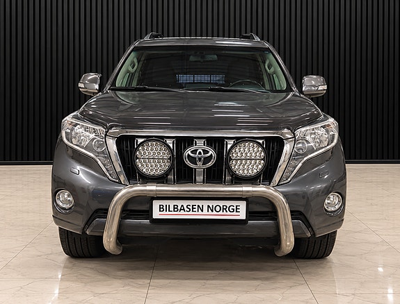 Toyota Land Cruiser 2 of 8