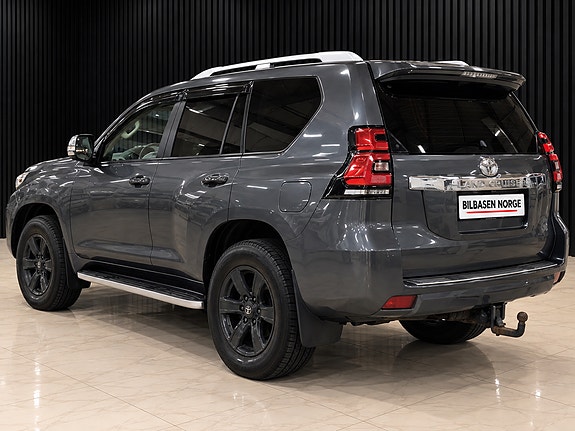 Toyota Land Cruiser 4 of 8