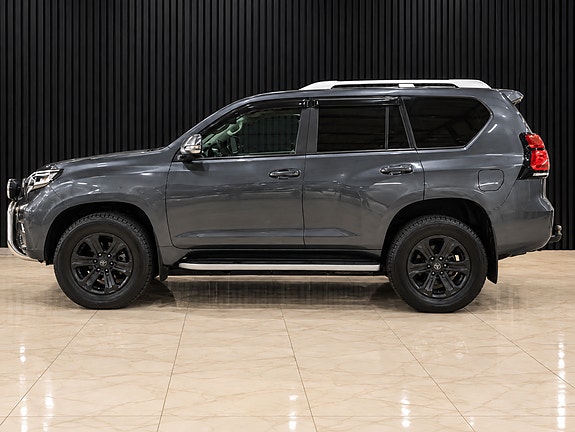 Toyota Land Cruiser 3 of 8