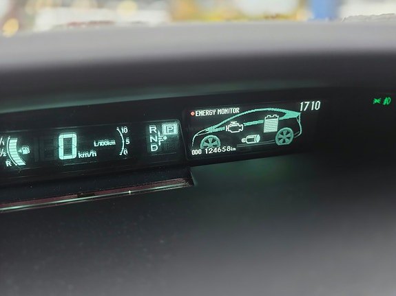 Toyota Prius 7 of 9