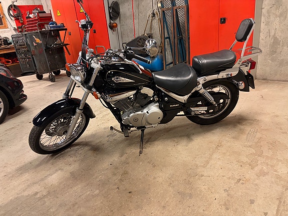 Suzuki VL 125 Intruder 4 of 18