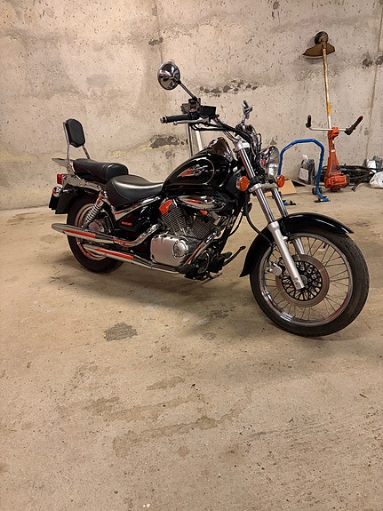 Suzuki VL 125 Intruder 5 of 18