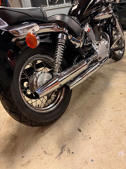 Suzuki VL 125 Intruder 10 of 18