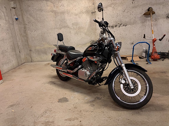 Suzuki VL 125 Intruder 2 of 18