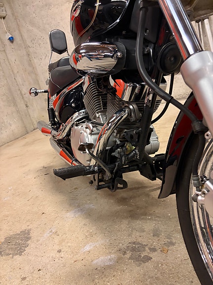 Suzuki VL 125 Intruder 7 of 18