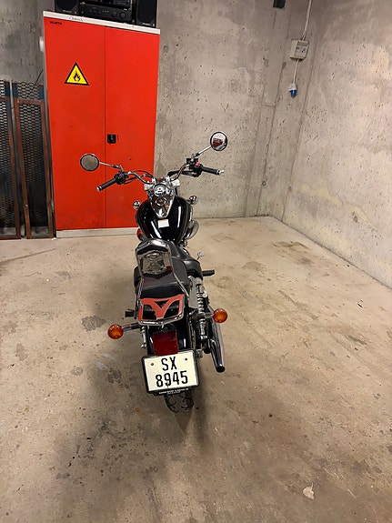 Suzuki VL 125 Intruder 17 of 18