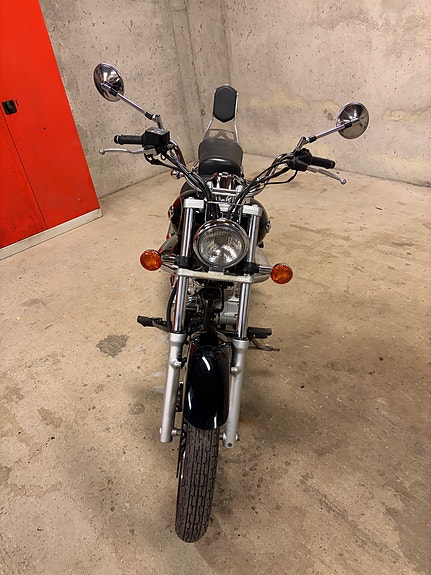 Suzuki VL 125 Intruder 9 of 18
