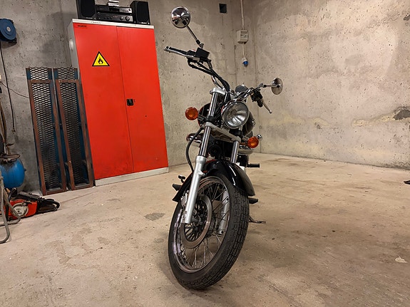 Suzuki VL 125 Intruder 3 of 18
