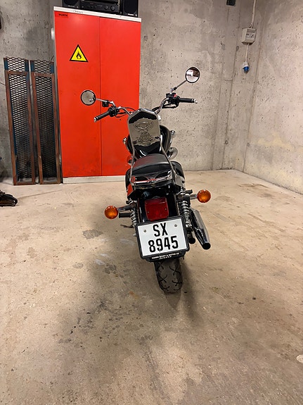 Suzuki VL 125 Intruder 15 of 18