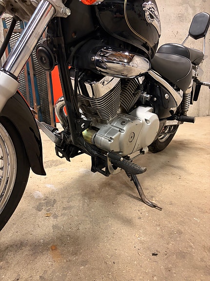 Suzuki VL 125 Intruder 8 of 18