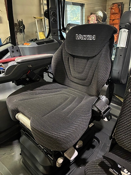 Valtra N175 7 of 16