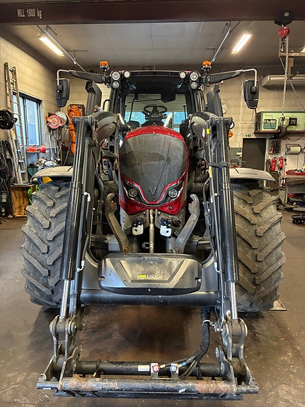 Valtra N175 2 of 16