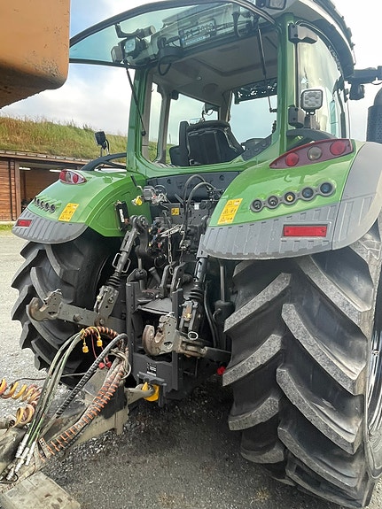 Fendt 724 3 of 8