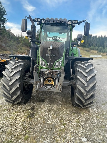 Fendt 724 7 of 8