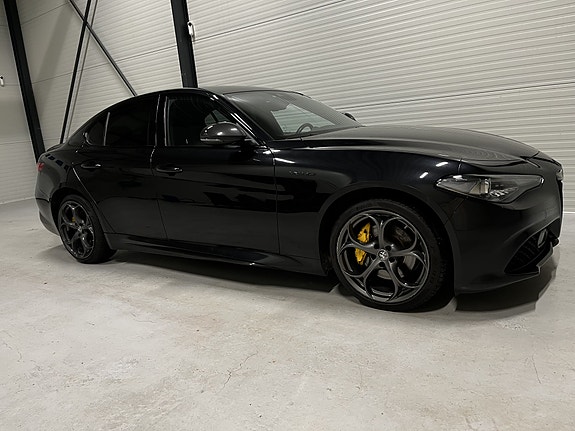 Alfa Romeo Giulia 17 of 20