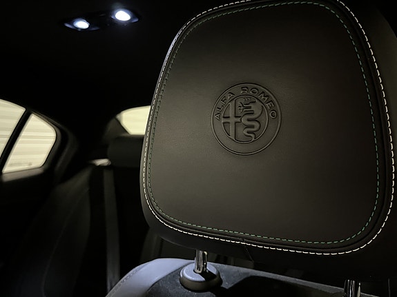 Alfa Romeo Giulia 6 of 20